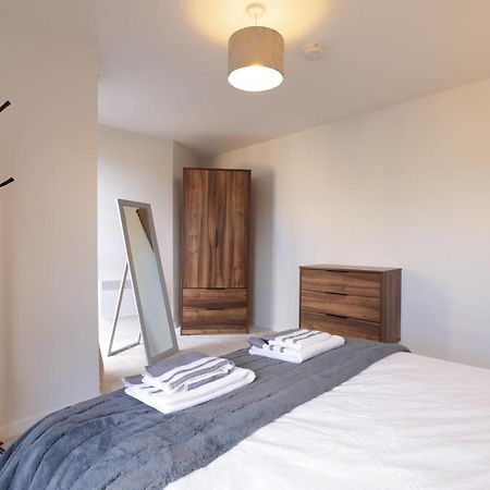 Southbank Leeds Apartment. New! With Free Parking Esterno foto
