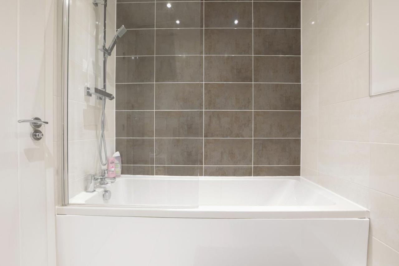 Southbank Leeds Apartment. New! With Free Parking Esterno foto